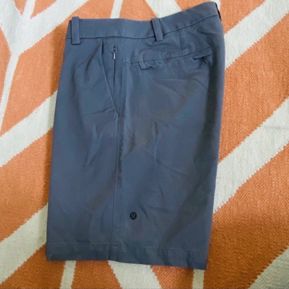 Men’s LULULEMON gray commission shorts 34 chino